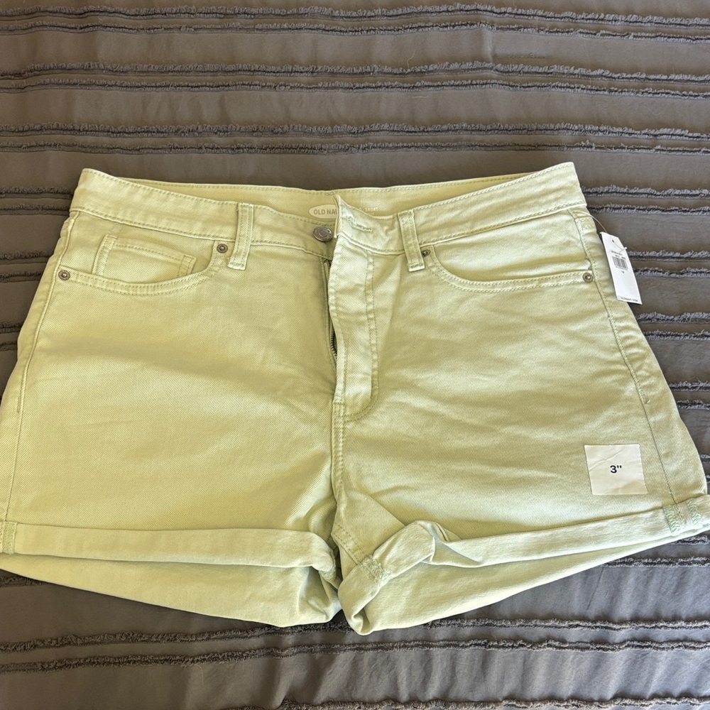NWT Old Navy Women’s Shorts in Light Lime - 3" Inseam